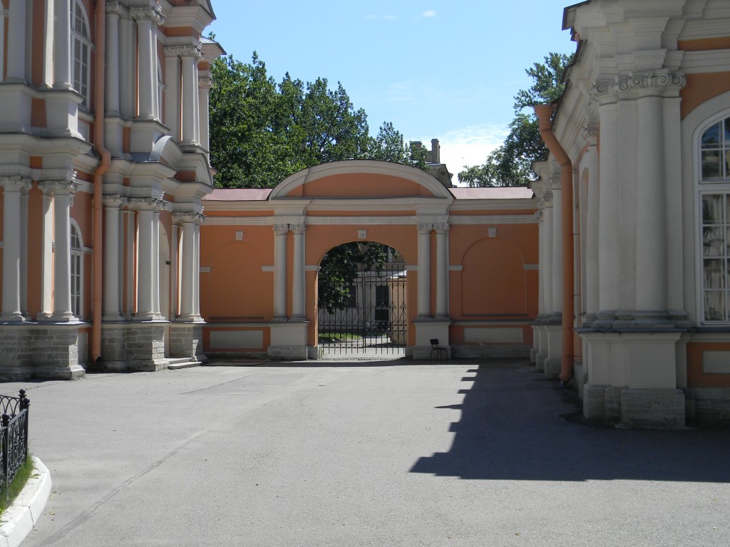 Троицкая Александро-Невская лавра, Центральный район (Санкт-Петербург, г. Санкт-Петербург). дополнительная информация, Южные ворота (Фёдоровские)
