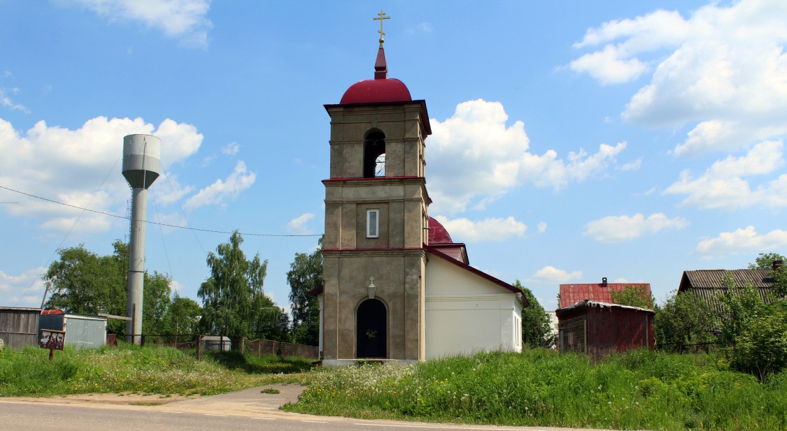 Захарьино. Церковь Воскресения Христова. общий вид в ландшафте