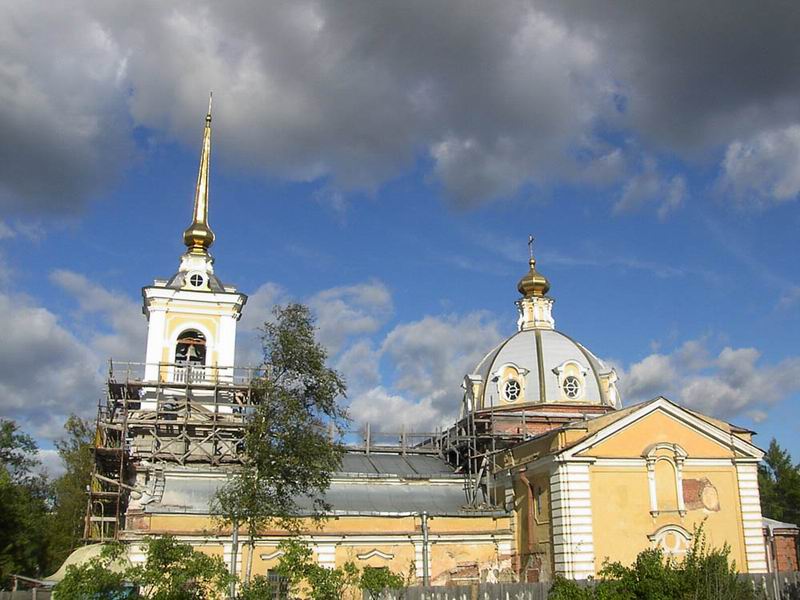 Красносельский район. Церковь Троицы Живоначальной в Красном Селе. общий вид в ландшафте