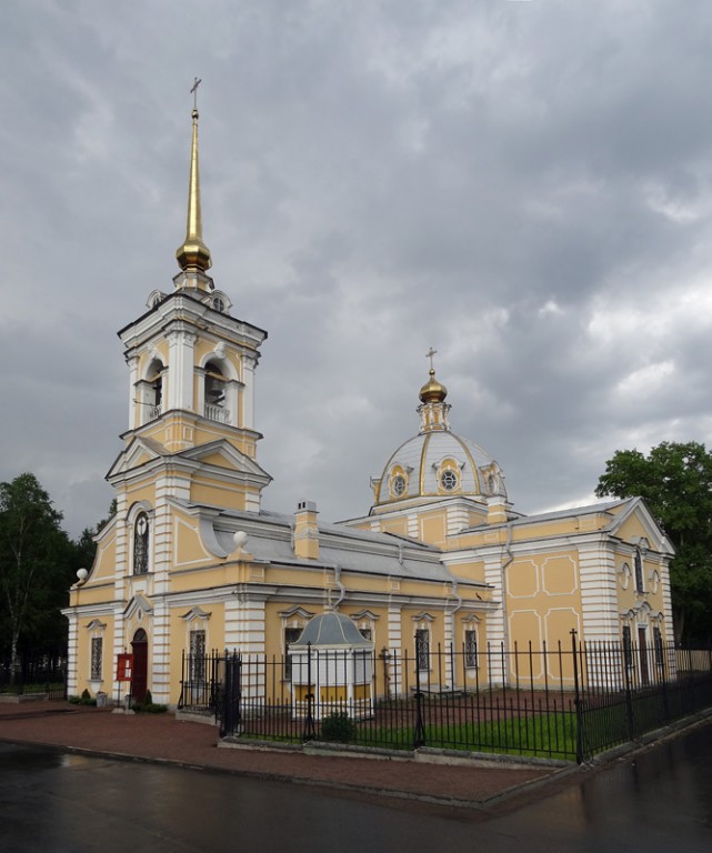 Красносельский район. Церковь Троицы Живоначальной в Красном Селе. фасады