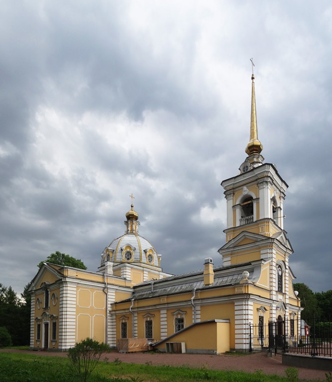 Красносельский район. Церковь Троицы Живоначальной в Красном Селе. фасады