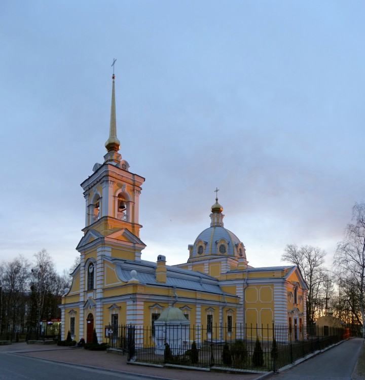 Красносельский район. Церковь Троицы Живоначальной в Красном Селе. фасады