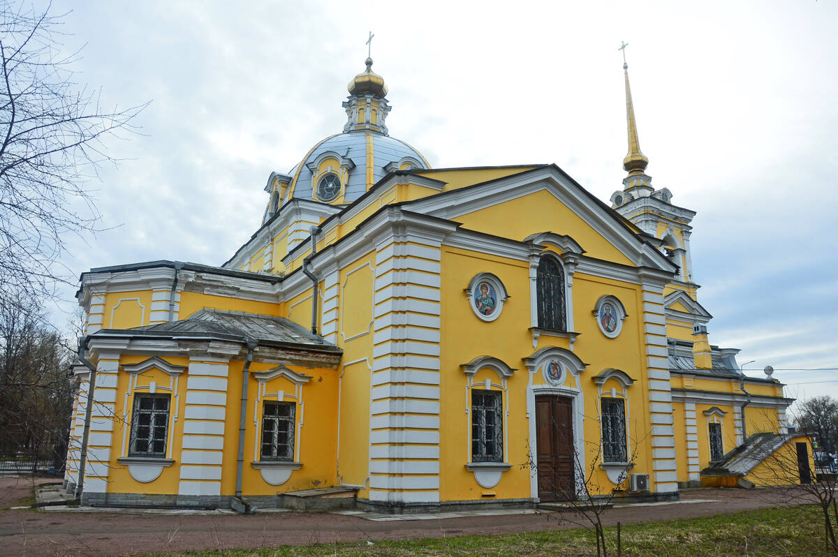 Красносельский район. Церковь Троицы Живоначальной в Красном Селе. фасады