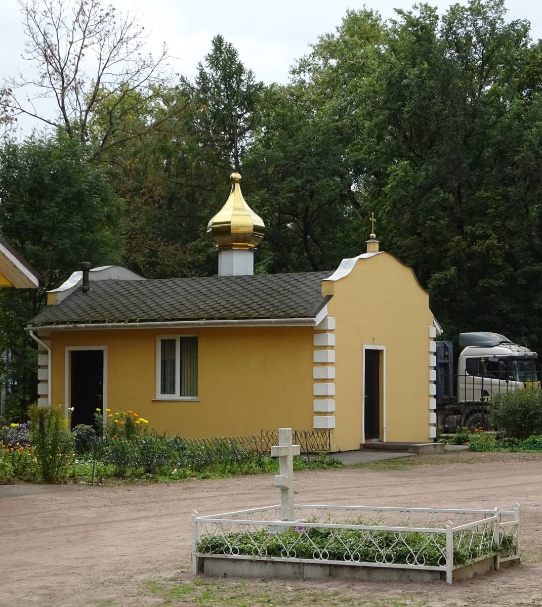Церковь Троицы Живоначальной в Красном Селе, Красносельский район (Санкт-Петербург, г. Санкт-Петербург). фасады,  Церковь Троицы Живоначальной в Красном Селе. Крестильная часовня.
