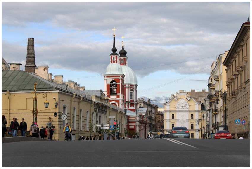 Церковь Пантелеимона Целителя в Соляном переулке, Центральный район (Санкт-Петербург, г. Санкт-Петербург). общий вид в ландшафте