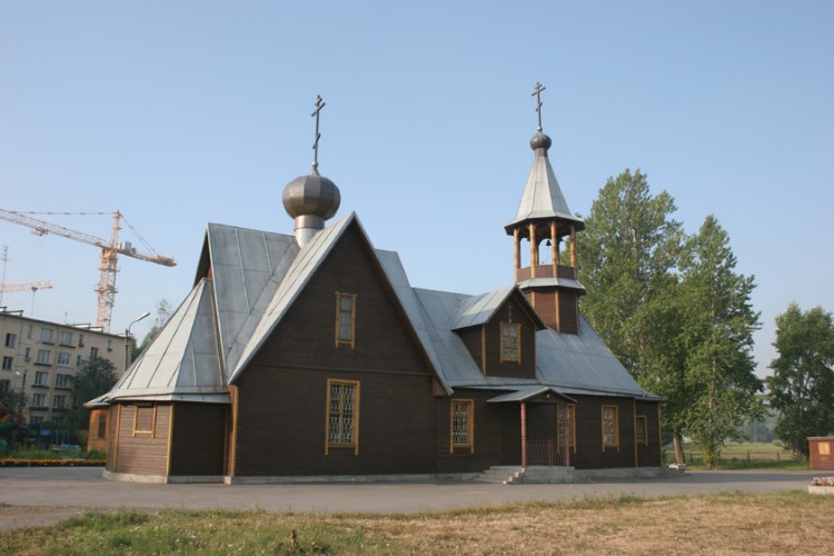 Кировский район. Церковь Петра, Митрополита Московского на Ульянке (новая). общий вид в ландшафте