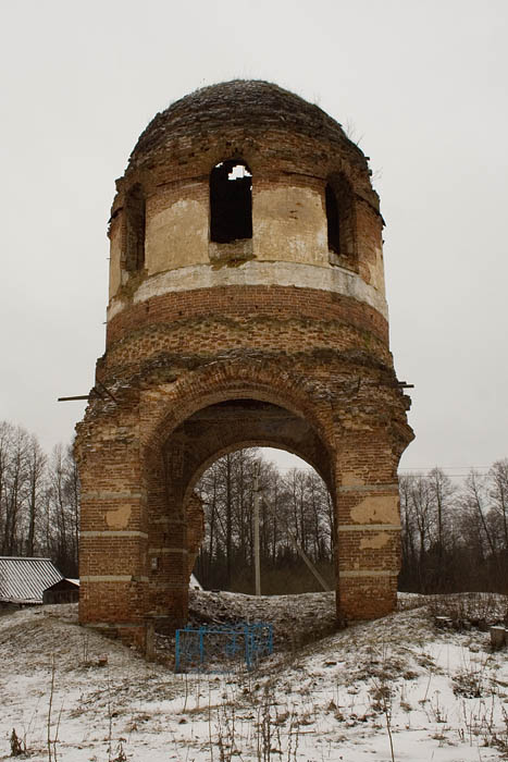 Феофилова Пустынь (Николаево). Церковь Успения Пресвятой Богородицы (старая). фасады, Вид с востока