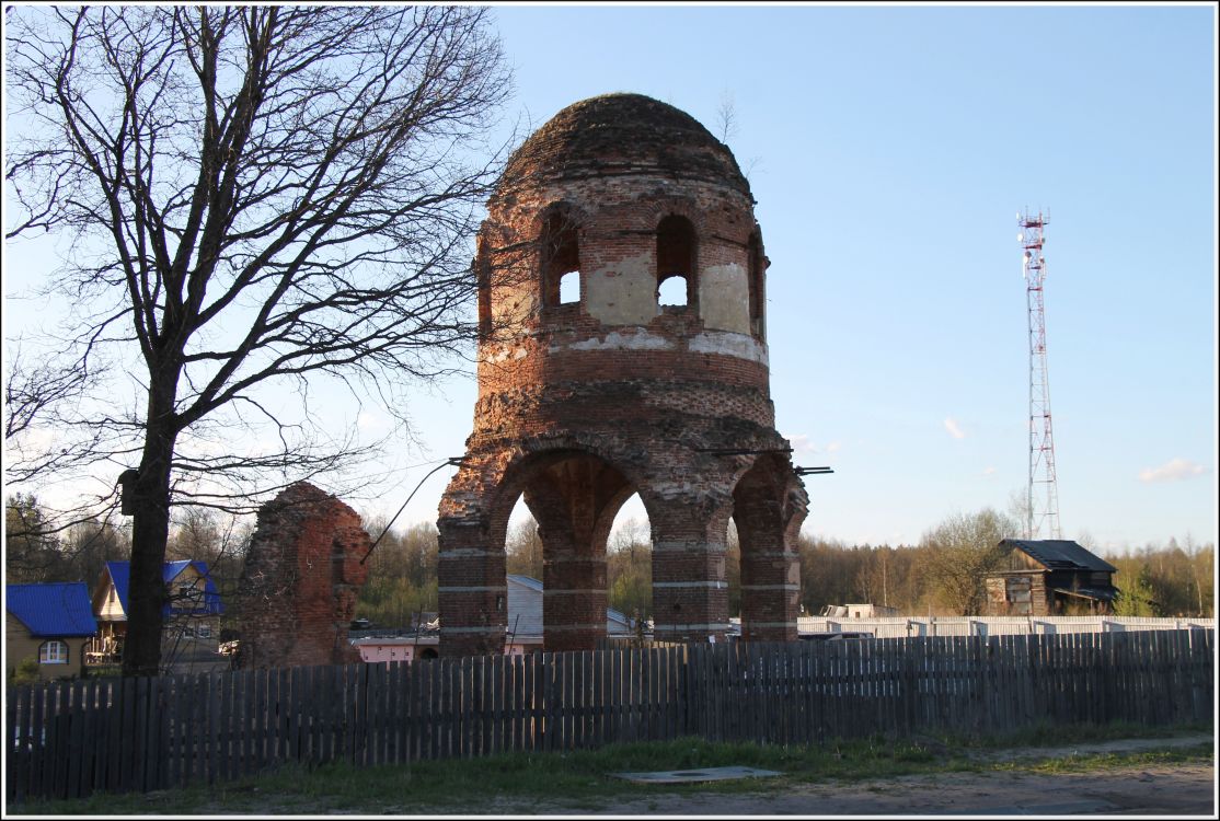 Феофилова Пустынь (Николаево). Церковь Успения Пресвятой Богородицы (старая). фасады