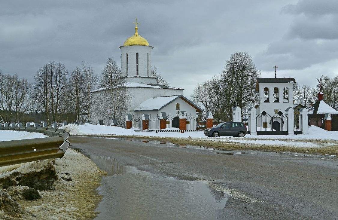 Церковь Николая Чудотворца, Каменское (Наро-Фоминский городской округ, Московская область). общий вид в ландшафте