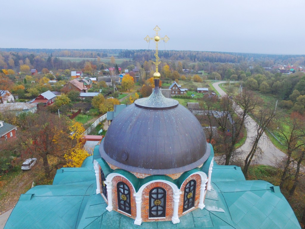 Церковь Рождества Христова, Рождество (Наро-Фоминский городской округ, Московская область). архитектурные детали, Завершение основного объема храма, фото с квадрокоптера