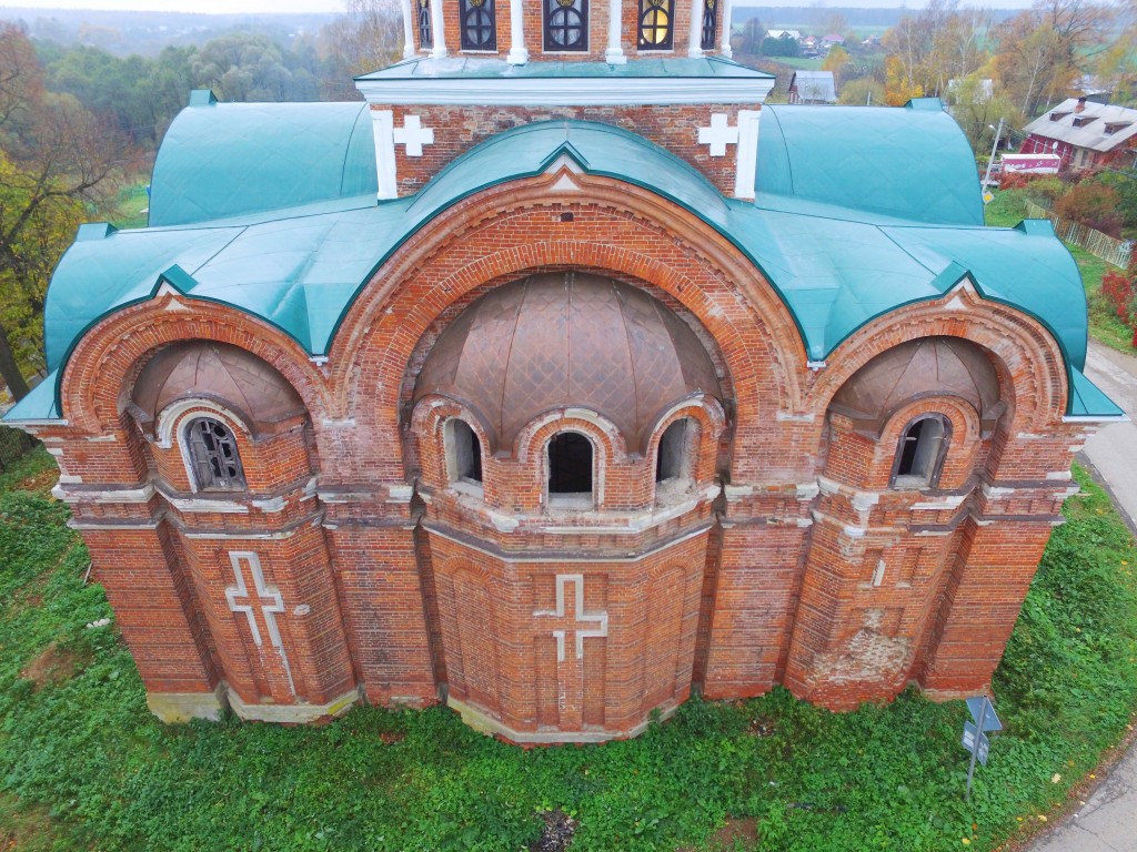 Церковь Рождества Христова, Рождество (Наро-Фоминский городской округ, Московская область). архитектурные детали, Трехчастная апсида храма, фото с квадрокоптера