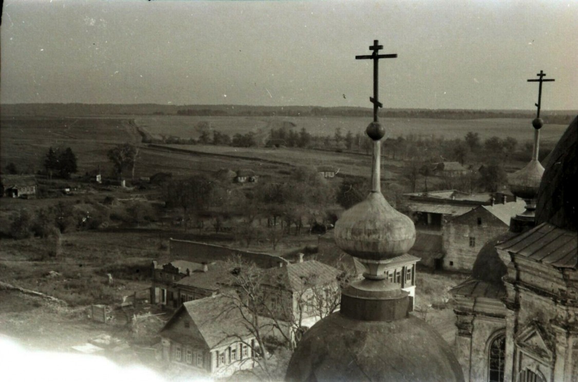 Церковь Рождества Христова, Щелканово (Юхновский район, Калужская область). архивная фотография, Вид с колокольни на главы храма. Фото 1941 г. с аукциона e-bay.de