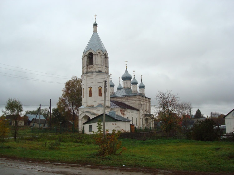 Тарутино. Церковь Николая Чудотворца. общий вид в ландшафте