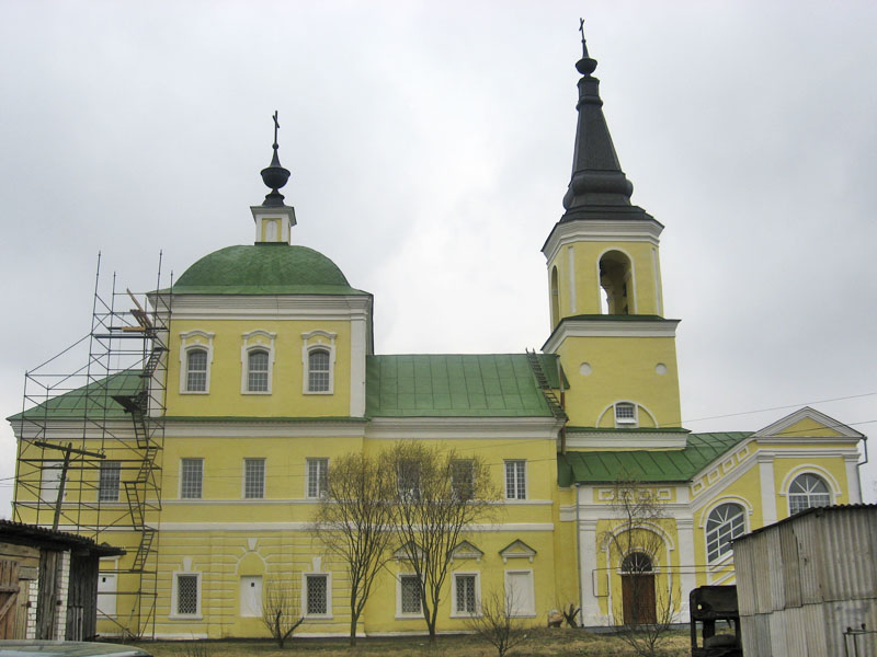Севск. Церковь Петра и Павла. общий вид в ландшафте
