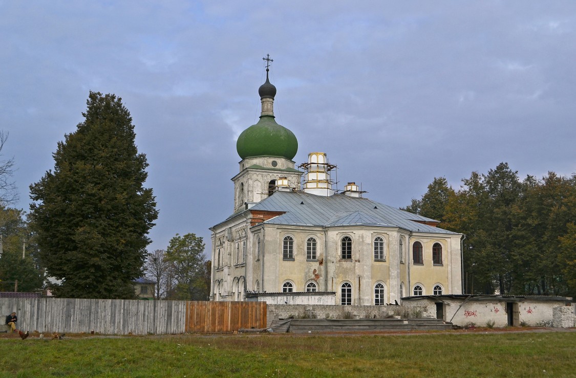 Севск. Троицкий Севский мужской монастырь. общий вид в ландшафте