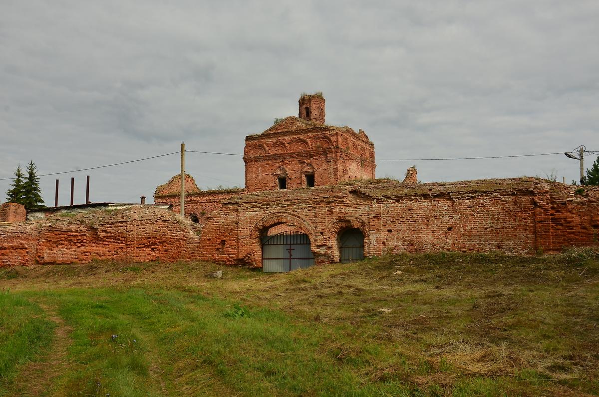 Южная стена и южные ворота, дополнительная информация. Спасо-Преображенский монастырь, Севск (Севский район, Брянская область)