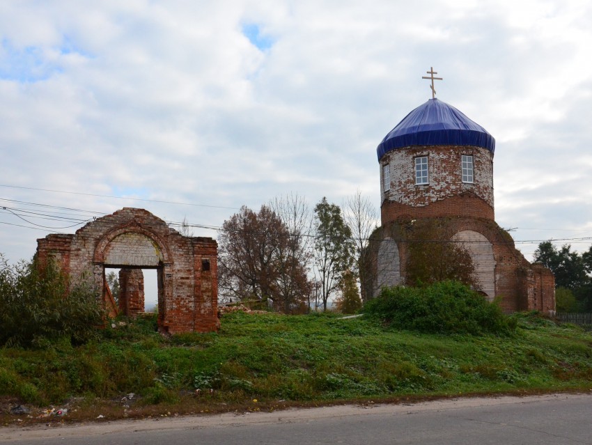 Церковь Михаила Архангела, Севск (Севский район, Брянская область). общий вид в ландшафте
