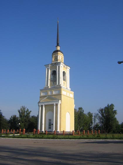 Севск. Часовня Успения Пресвятой Богородицы в колокольне Успенского собора. фасады