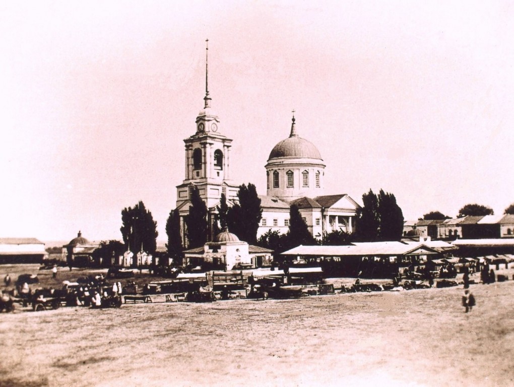 Часовня Успения Пресвятой Богородицы в колокольне Успенского собора, Севск (Севский район, Брянская область). архивная фотография, фото с http://humus.livejournal.com/4051012.html