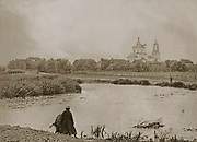 Карачевский Воскресенский мужской монастырь. Церковь  Воскресения Словущего, с. Бережок. Карачевский уезд. Вид на село и храм Воскресения Словущего. Фото нач. ХХ в., Бережок, Карачевский район, Брянская область