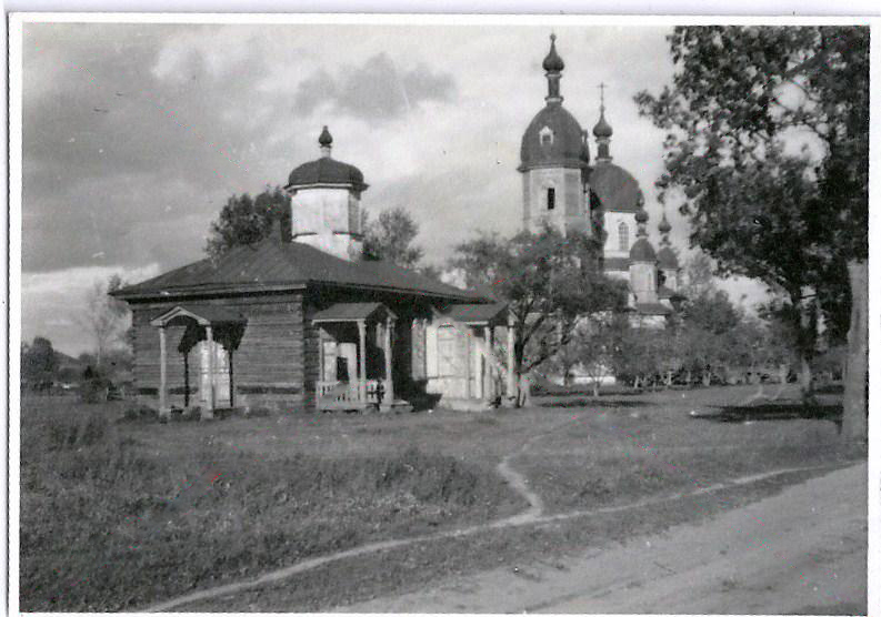 Церковь Георгия Победоносца, Елионка (Стародубский район и г. Стародуб, Брянская область). архивная фотография, Часовня близ храма. Фото 1942 г. с аукциона e-bay.de