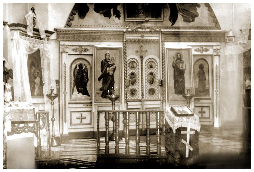Сачковичи. Церковь Покрова Пресвятой Богородицы. архивная фотография, Старый иконостас храма, разобран в 1990-х г.г.