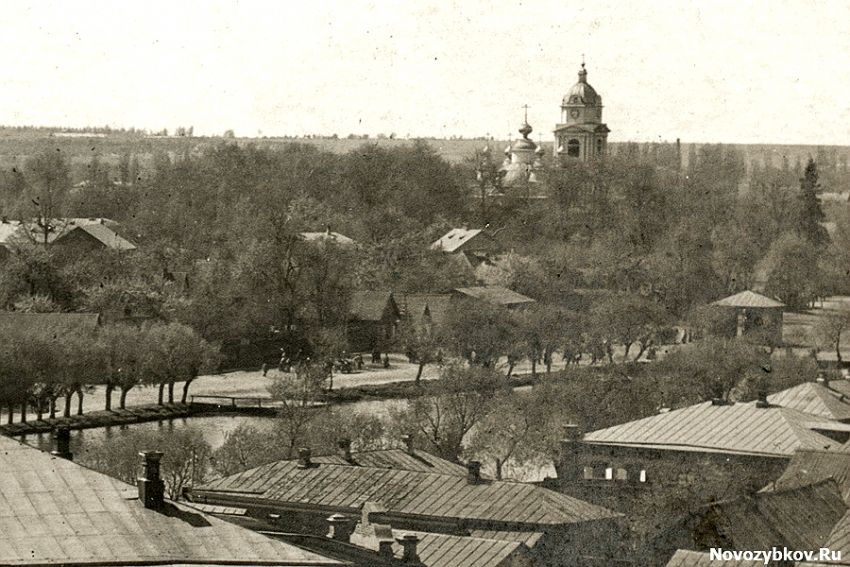 Церковь Николая Чудотворца и Рождества Пресвятой Богородицы, Новозыбков (Новозыбковский район и г. Новозыбков, Брянская область). архивная фотография, Фото с сайта http://www.novozybkov.ru/retroscope/archives/536