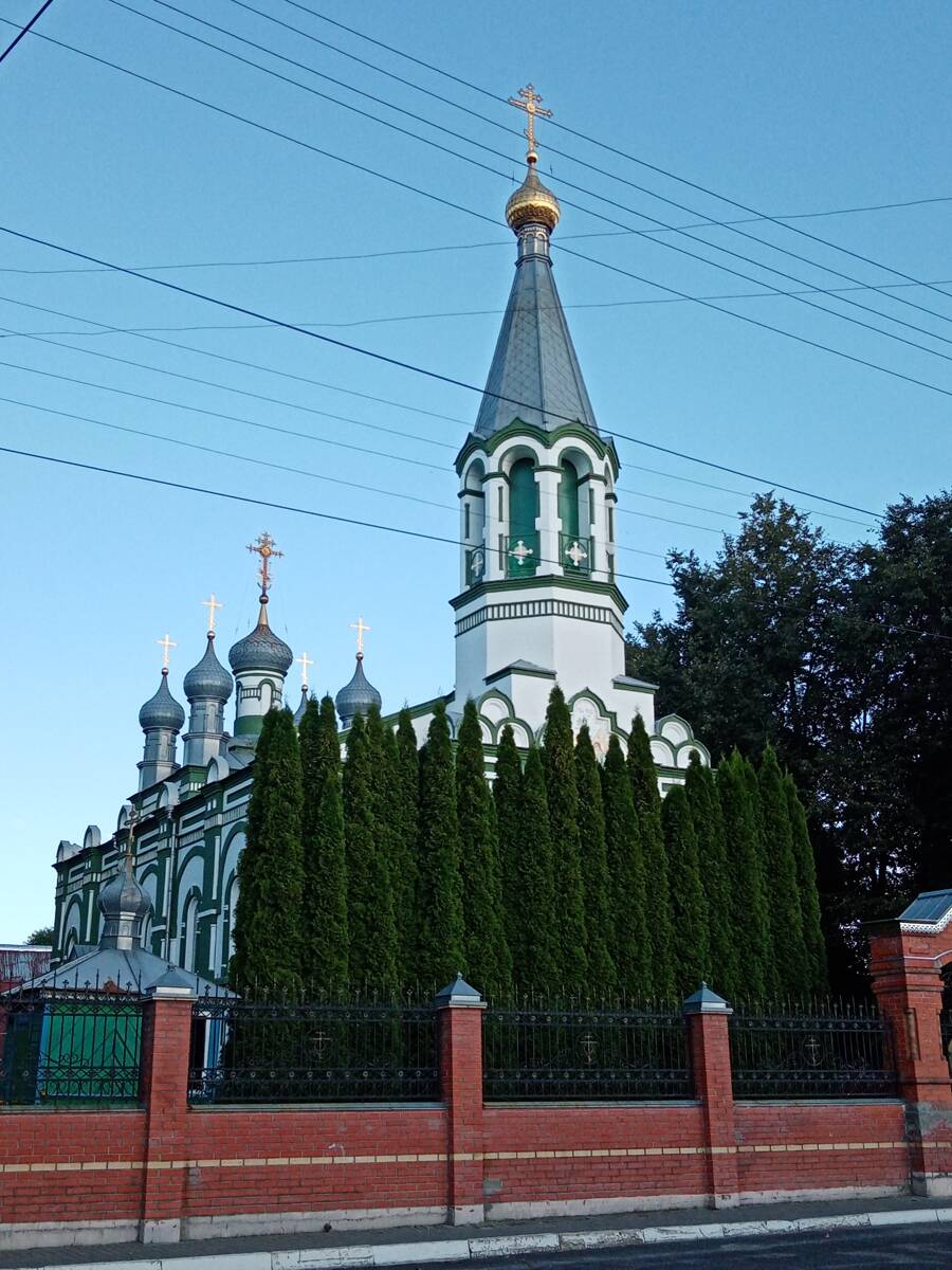 Церковь Троицы Живоначальной, Новозыбков (Новозыбковский район и г. Новозыбков, Брянская область). общий вид в ландшафте, Вид на храм с северо-запада