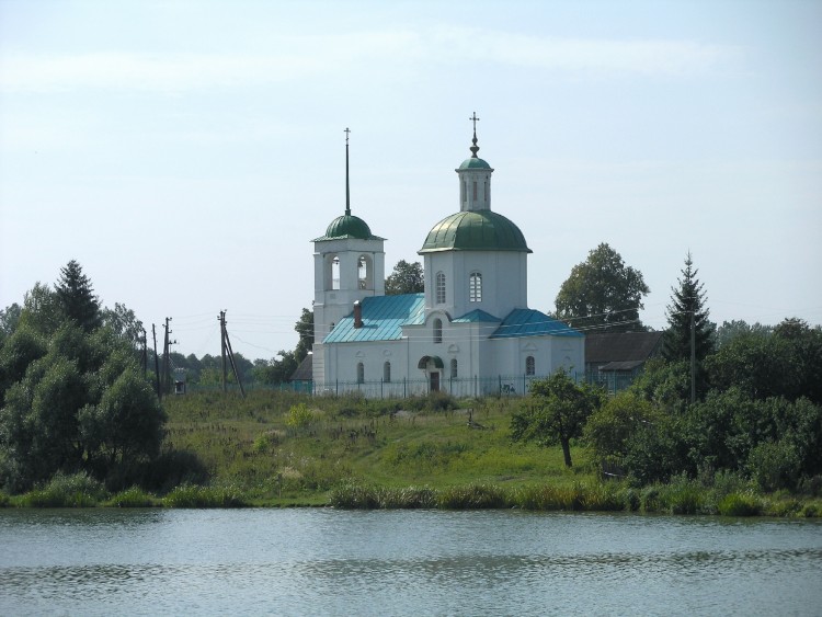 Мирковы Уты. Церковь Покрова Пресвятой Богородицы. общий вид в ландшафте, Фото: Мамеев Вячеслав. Специально для каталога.