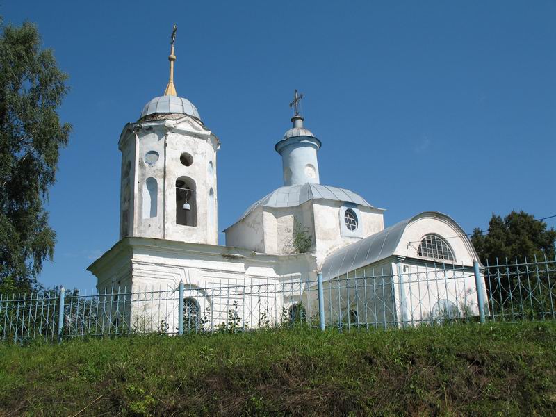 Старое Задубенье. Церковь Димитрия Солунского. общий вид в ландшафте