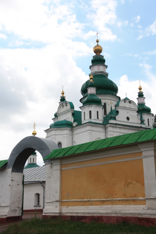Чернигов. Троице-Ильинский монастырь. общий вид в ландшафте