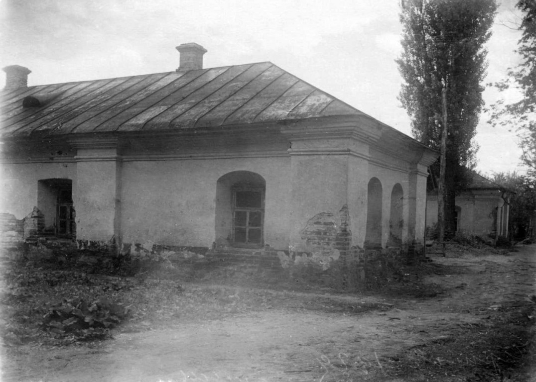 Чернигов. Успенский Елецкий женский монастырь. архивная фотография, Юго-западные кельи. Фото Стефана Таранушенко и Павла Жолтовского из экспедиции Харьковского музея украинского искусства, 1920-е г.г. Адрес хранения: Институт рукописи Национальной библиотеки Украины им. И. Вернадского