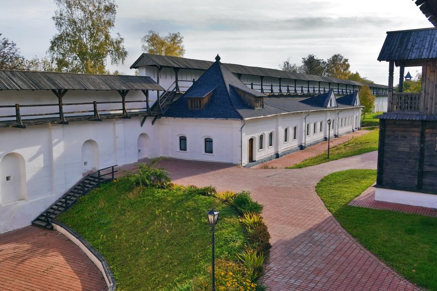 Спасо-Преображенский монастырь, Новгород-Северский (Новгород-Северский район, Украина, Черниговская область). общий вид в ландшафте