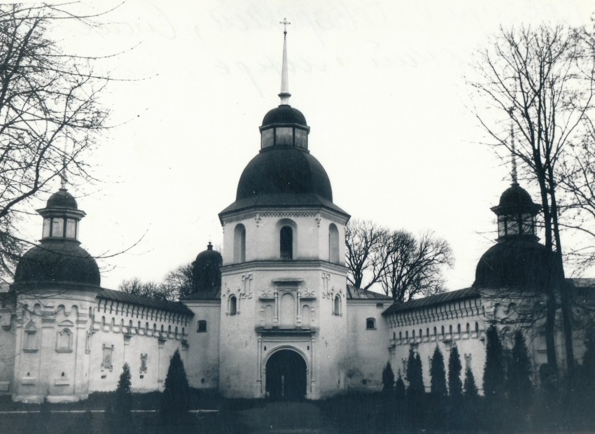 Новгород-Северский. Спасо-Преображенский монастырь. фасады