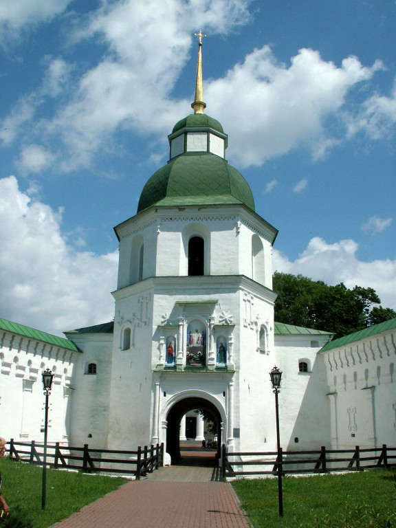 Новгород-Северский. Спасо-Преображенский монастырь. фасады