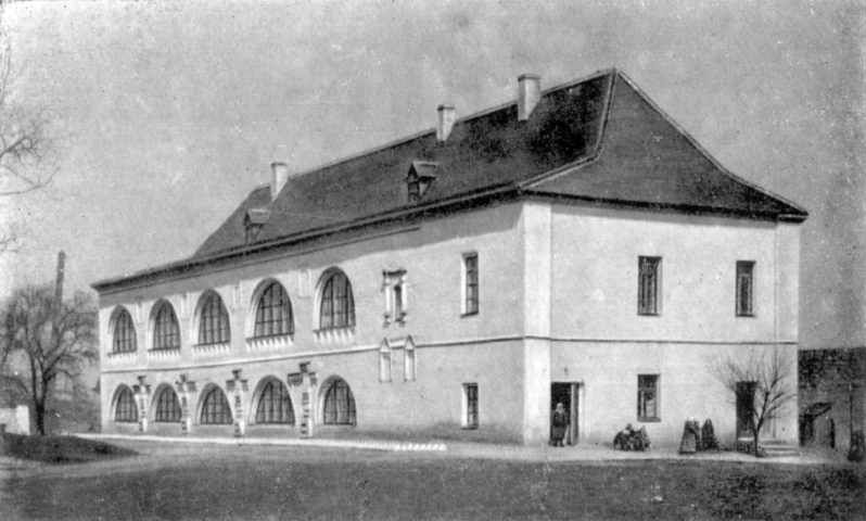 Спасо-Преображенский монастырь, Новгород-Северский (Новгород-Северский район, Украина, Черниговская область). архивная фотография, Бурса. Фото сделано после реставрации в 1954–1958 г.г. Источник: Цапенко М. «Архитектура левобережной Украины XVII – XVIII в.в.». – М.: 1967 г.