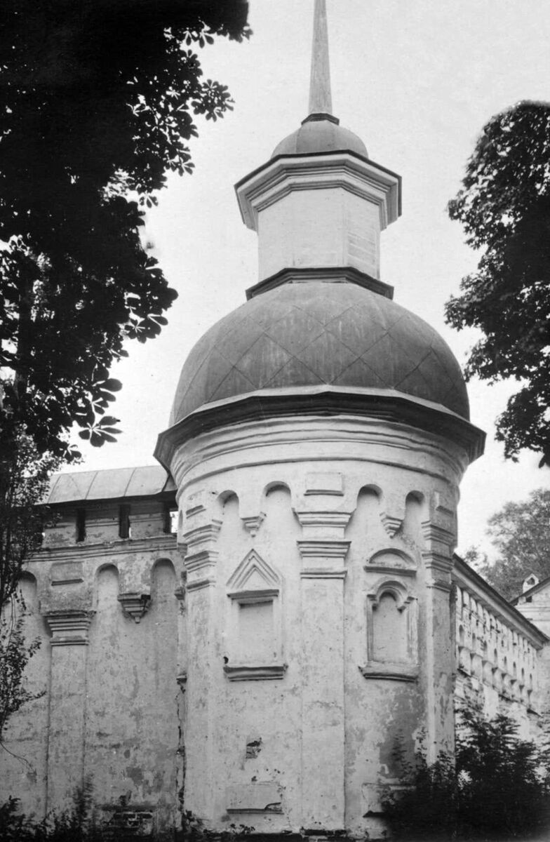 Спасо-Преображенский монастырь, Новгород-Северский (Новгород-Северский район, Украина, Черниговская область). архивная фотография, Башенка курдонера. Фото С.А. Таранушенко и П.Н. Жолтовского из экспедиции Харьковского музея украинского искусства, 1920-е г.г. Адрес хранения: Институт рукописи Национальной библиотеки Украины им. И. Вернадского