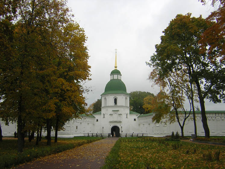 Новгород-Северский. Спасо-Преображенский монастырь. общий вид в ландшафте