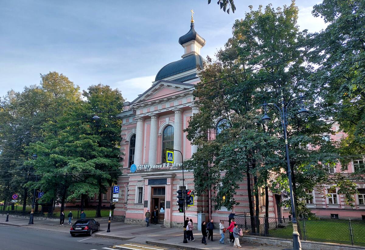 Домовая церковь Елены равноапостольной при Медицинской Академии последипломного образования, Центральный район (Санкт-Петербург, г. Санкт-Петербург). общий вид в ландшафте
