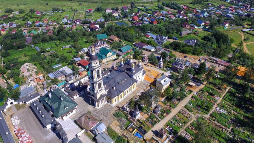 Церковь Михаила Архангела, Михайловская Слобода (Раменский район и гг. Бронницы, Жуковский, Московская область). общий вид в ландшафте