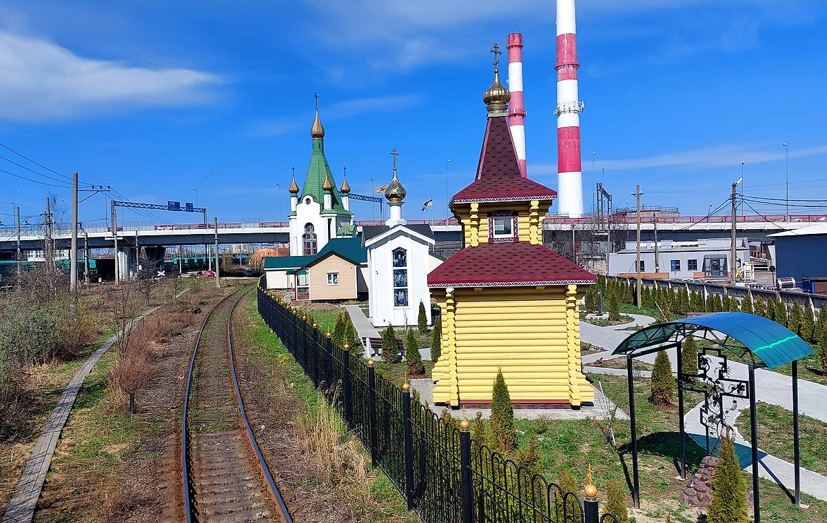 общий вид в ландшафте. Церковь Николая Чудотворца на станции Предпортовая, Московский район (Санкт-Петербург, г. Санкт-Петербург)
