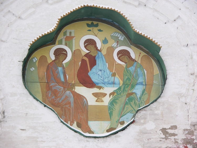 Церковь Троицы Живоначальной, Троицкий (Истринский городской округ и ЗАТО Восход, Московская область). архитектурные детали, роспись наружной стены над алтарем