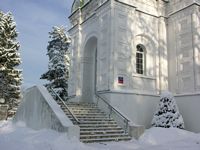 Церковь Троицы Живоначальной, вход в храм (крыльцо под колокольней)<br>, Троицкий, Истринский городской округ и ЗАТО Восход, Московская область