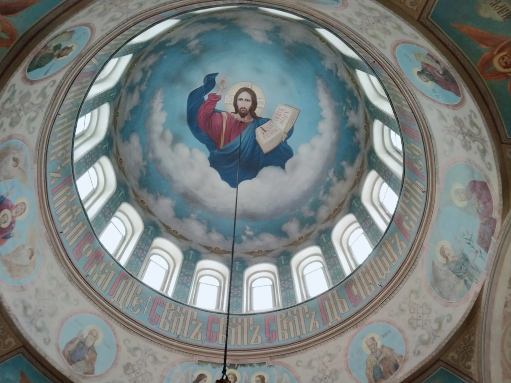 Церковь Троицы Живоначальной, Троицкий (Истринский городской округ и ЗАТО Восход, Московская область). интерьер и убранство, интерьер (подкупольное пространство)