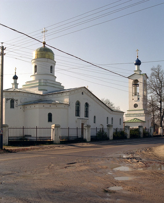 Жиздра. Церковь Покрова Пресвятой Богородицы. общий вид в ландшафте