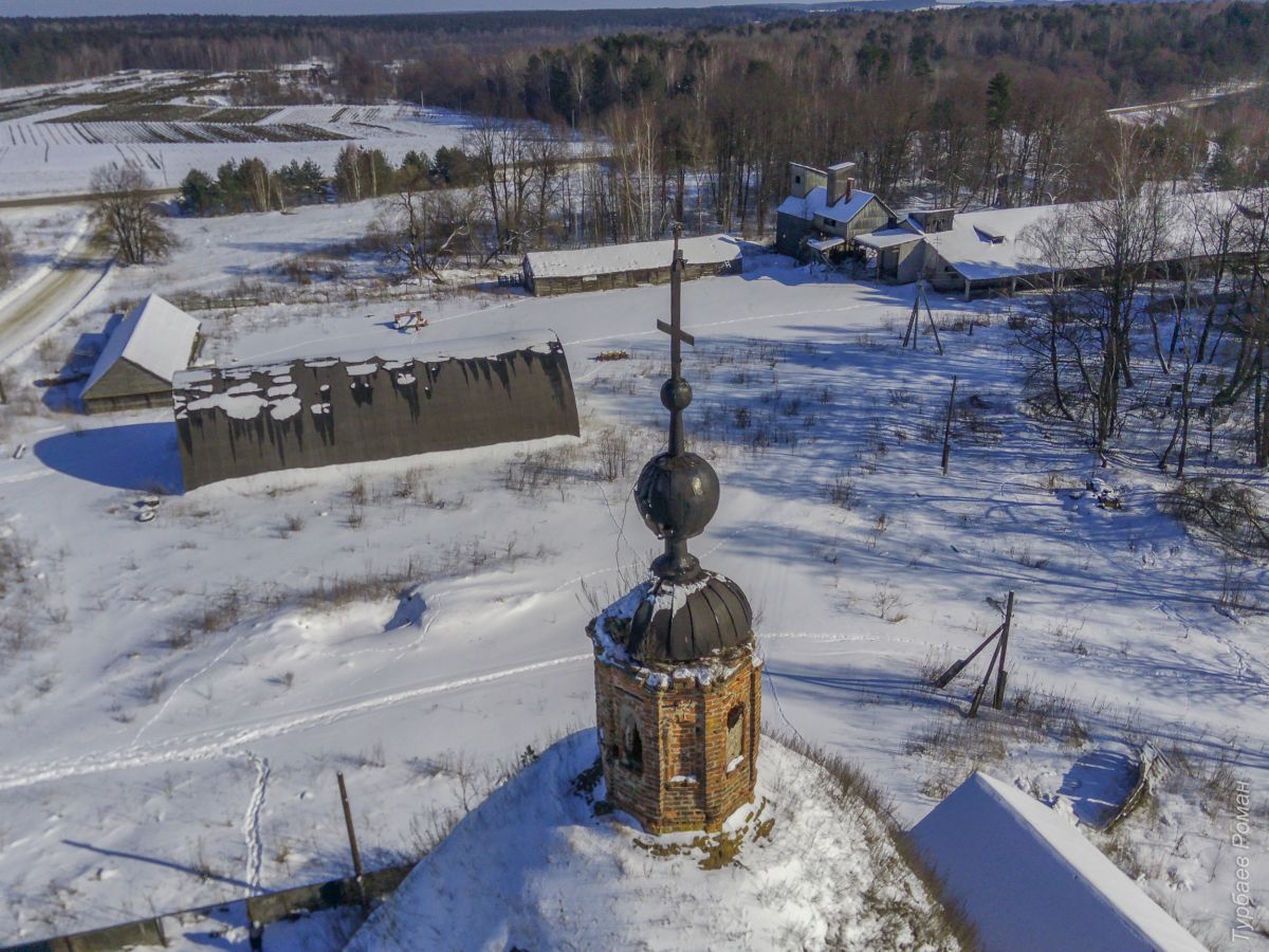 Церковь Владимирской иконы Божией Матери, Зубово (Юхновский район, Калужская область). архитектурные детали, Главка