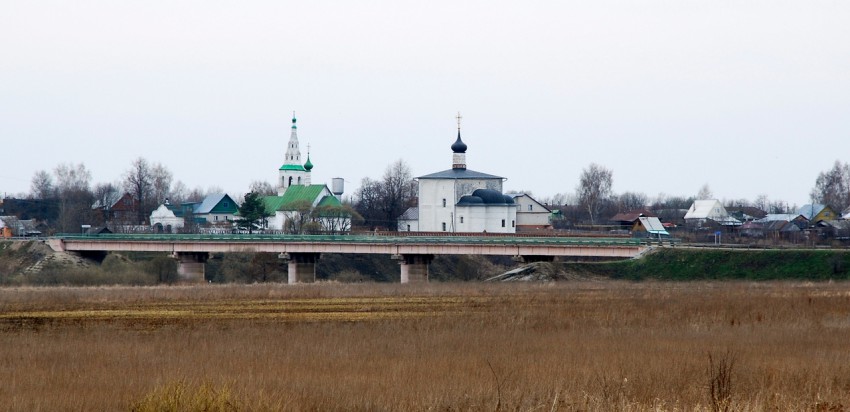 Кидекша. Борисоглебский монастырь. дополнительная информация, общий вид от моста через реку Нерль.