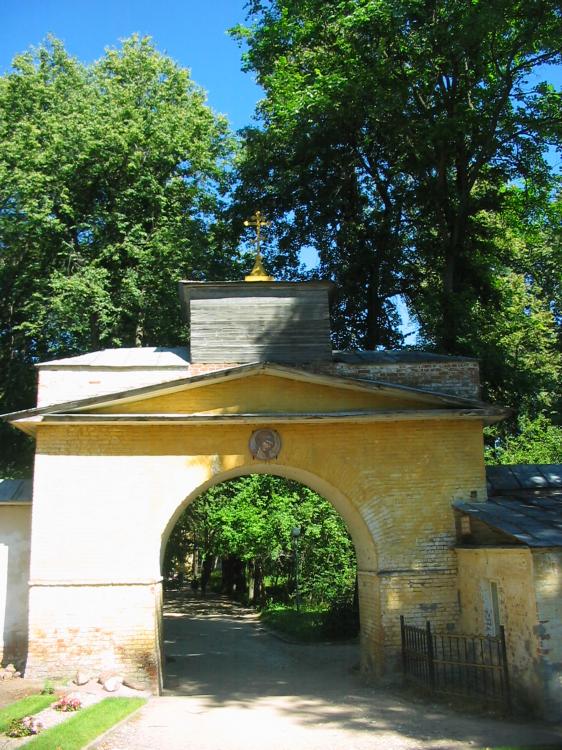 Церковь Михаила Архангела, Архангельское (Красногорский городской округ, Московская область). дополнительная информация, Святые ворота