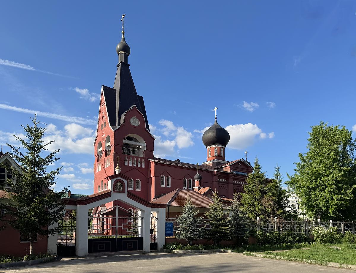 Вид с юго-запада, фасады. Церковь Рождества Пресвятой Богородицы, Орехово-Зуево (Орехово-Зуевский городской округ, Московская область)