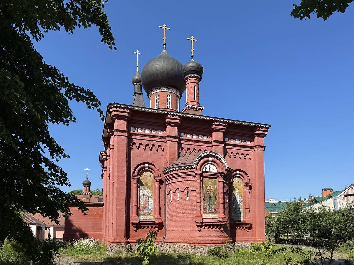 Вид с юго-востока, фасады. Церковь Рождества Пресвятой Богородицы, Орехово-Зуево (Орехово-Зуевский городской округ, Московская область)